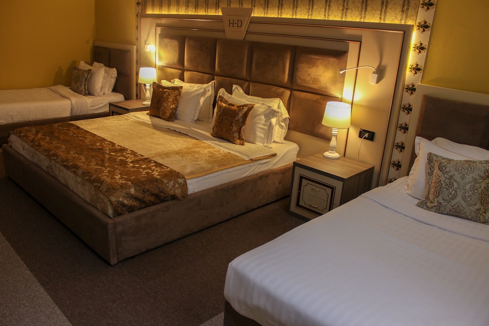 

Brindisi - Tirana - Hotel Deluxe