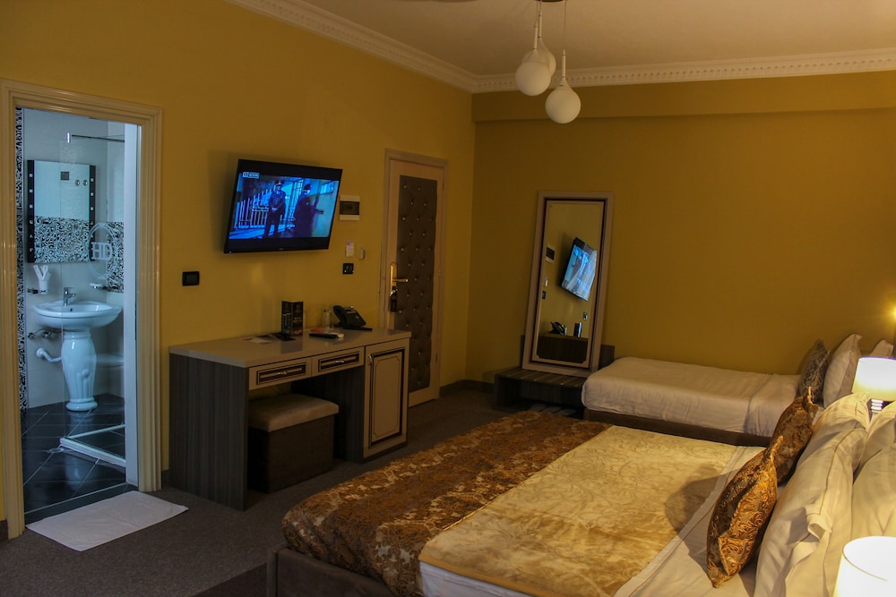 

Trieste - Tirana - Hotel Deluxe