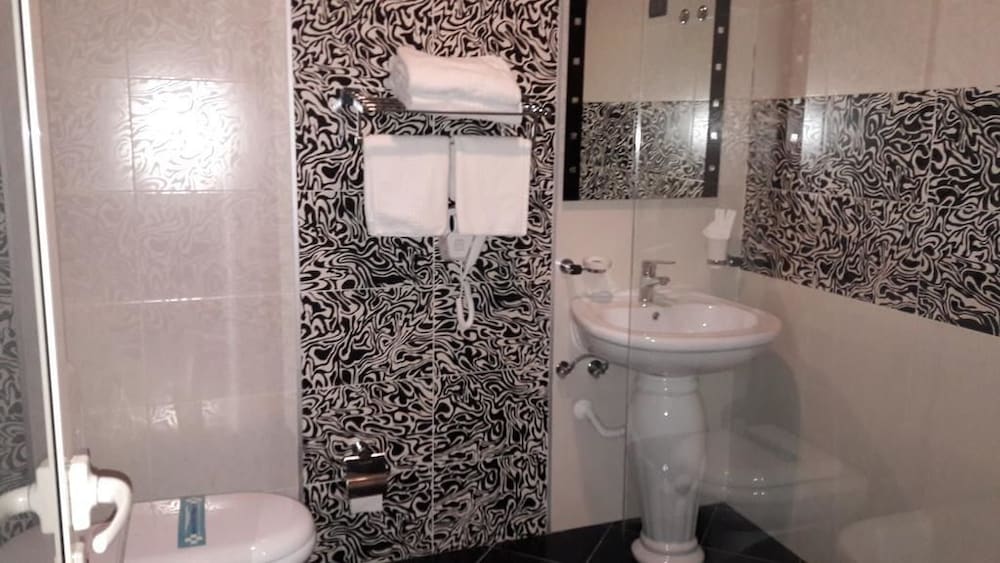 

Catania - Tirana - Hotel Deluxe