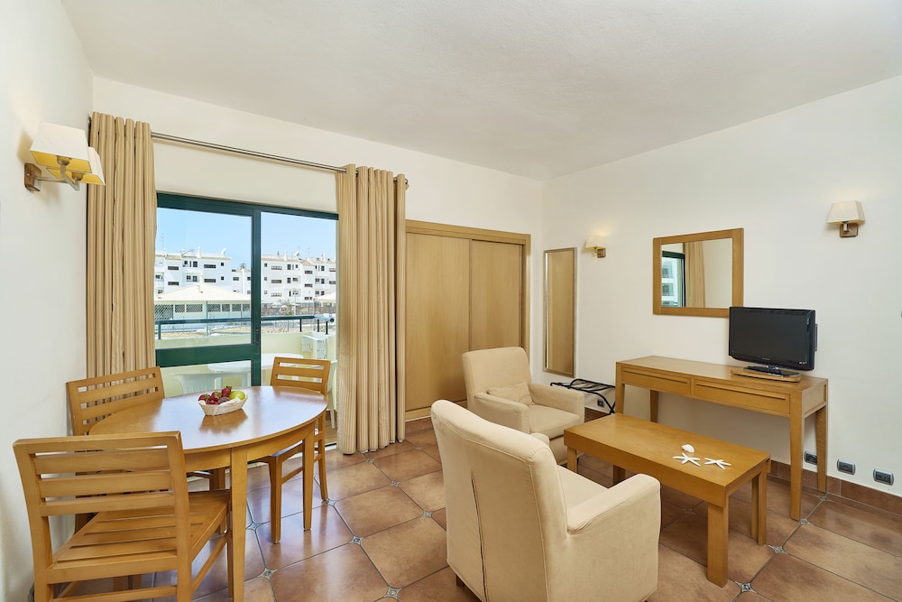

Lamezia Terme - Quarteira - Oceanus Aparthotel