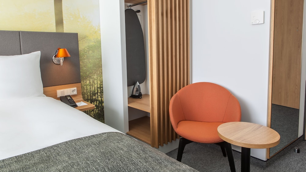 

Genova - Unterhaching - Holiday Inn MUNICH - LEUCHTENBERGRING