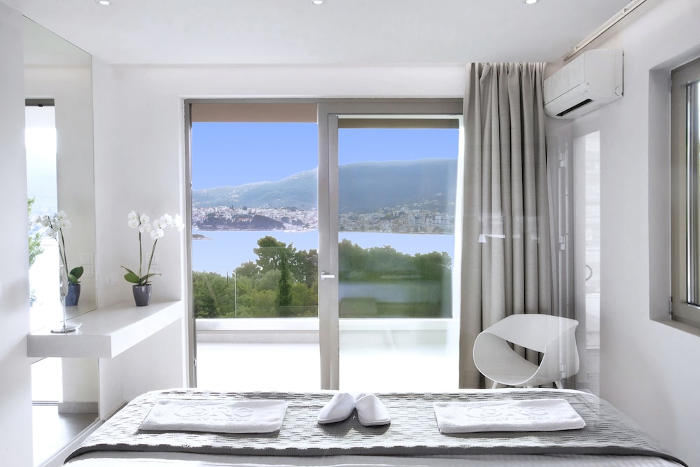

Bologna - Skiathos Town - Core Luxury Suites