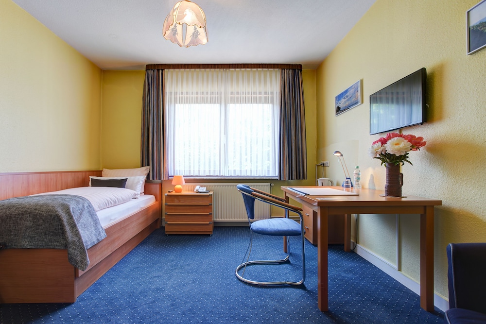 

Bari - Amburgo - Hotel Elbinsel free parking