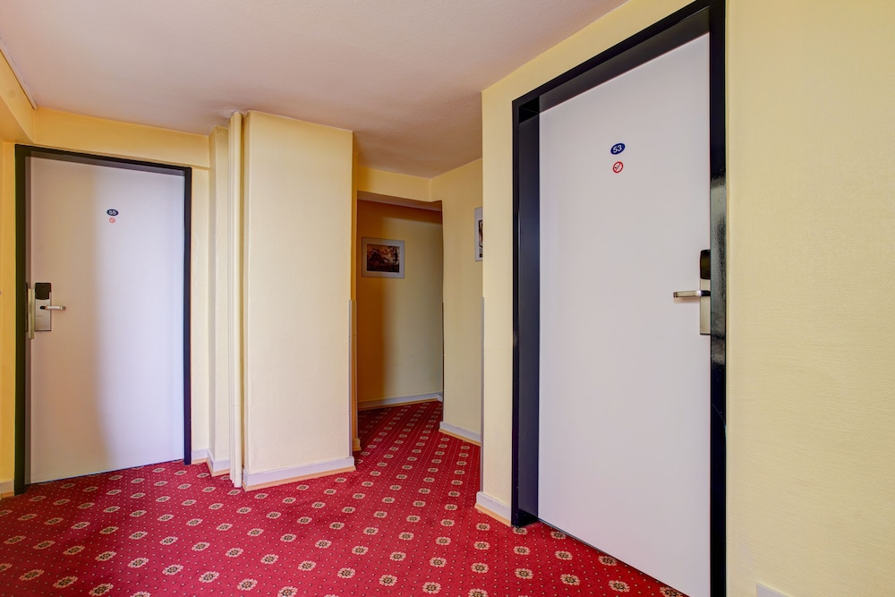 

Milano - Amburgo - Hotel Elbinsel free parking