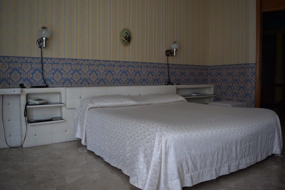 

Lamezia Terme - Giussano - Hotel Fossati