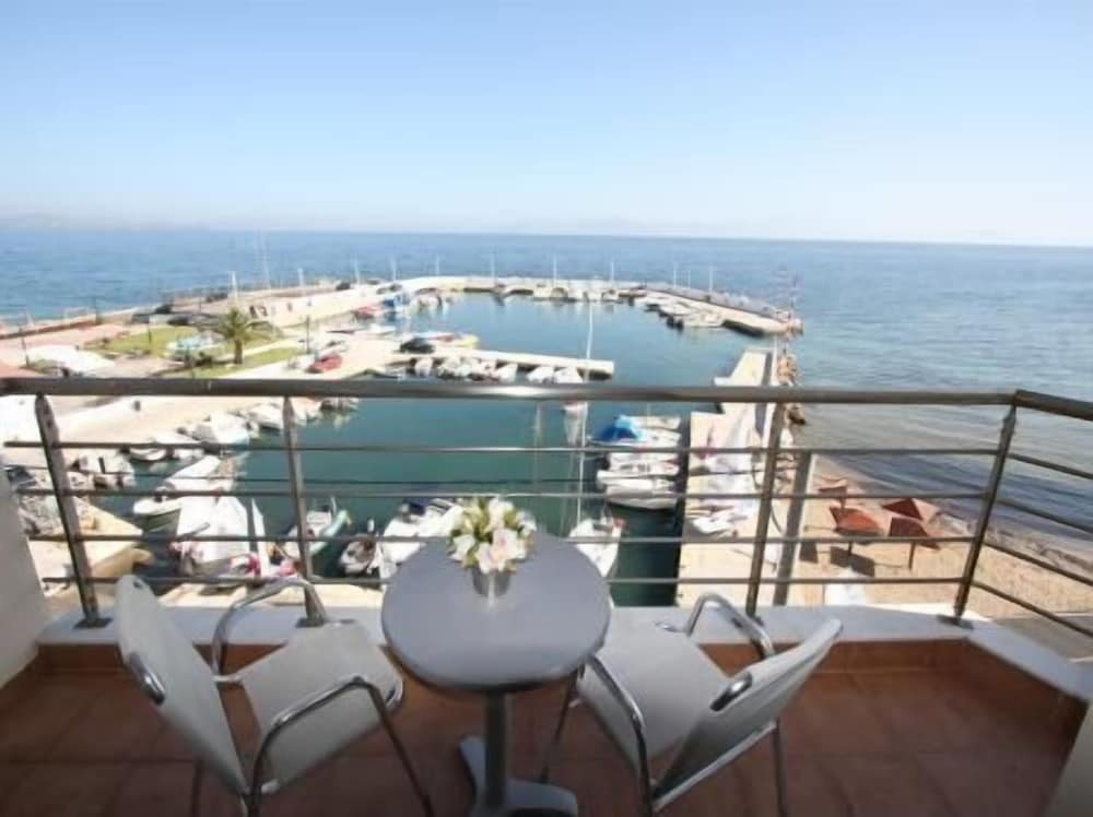 

Bologna - Néa Mákri - Cabo Verde Hotel