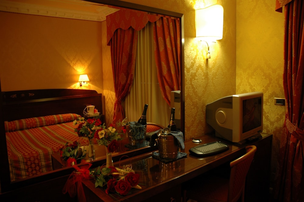 

Milano - Nettuno - Grand Hotel Dei Cesari