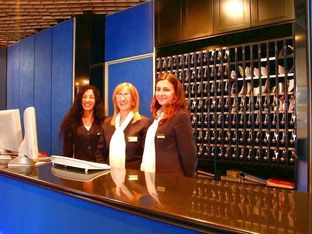 

Catania - Costa Lazio, Mare Italia - Grand Hotel Dei Cesari