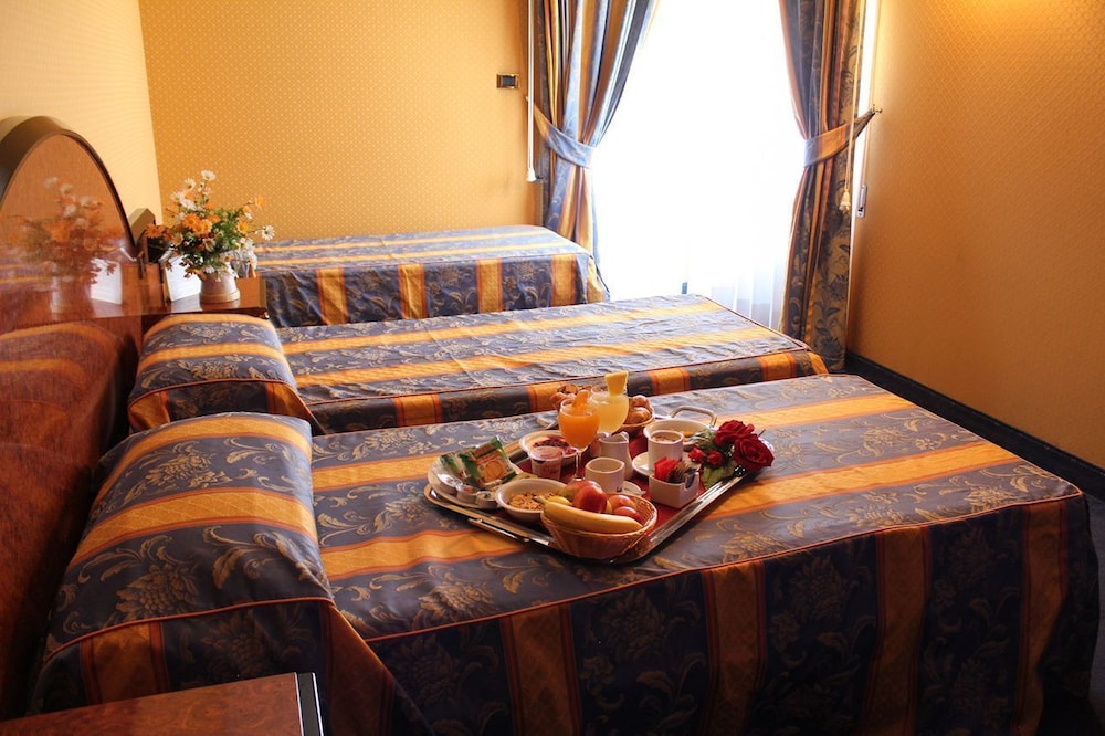 

Catania - Nettuno - Grand Hotel Dei Cesari