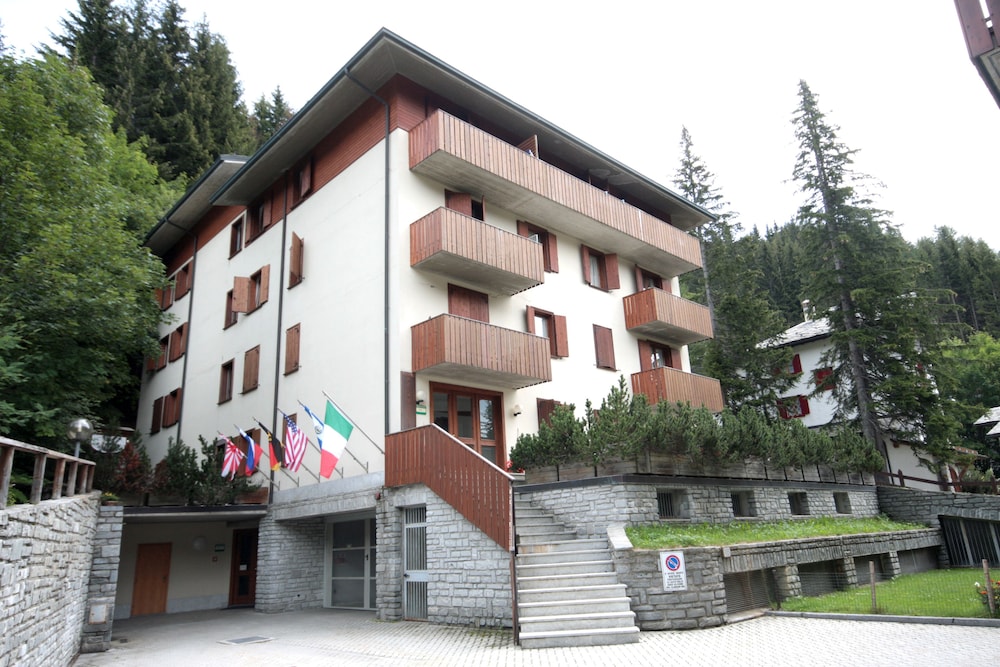 

Milano - Madesimo - Residence Primula