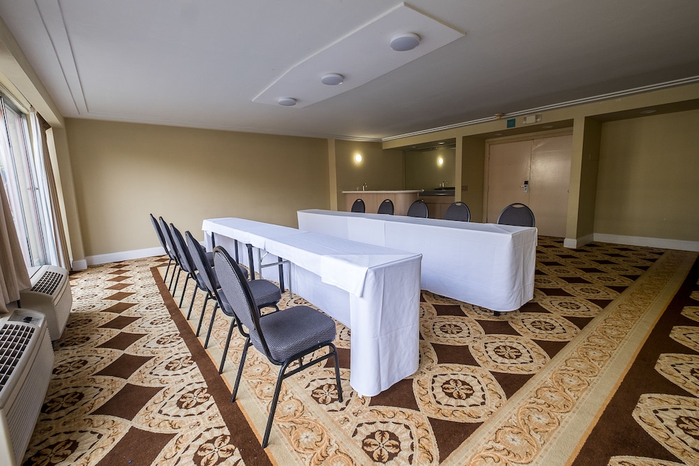 

Roma - Anaheim (CA) - Howard Johnson By Wyndham Fullerton/Anaheim Conference Cntr