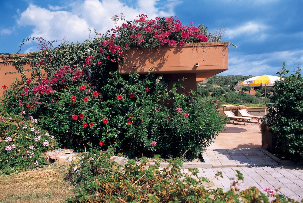 

Pisa - Chia - Eco Village Baia Delle Ginestre