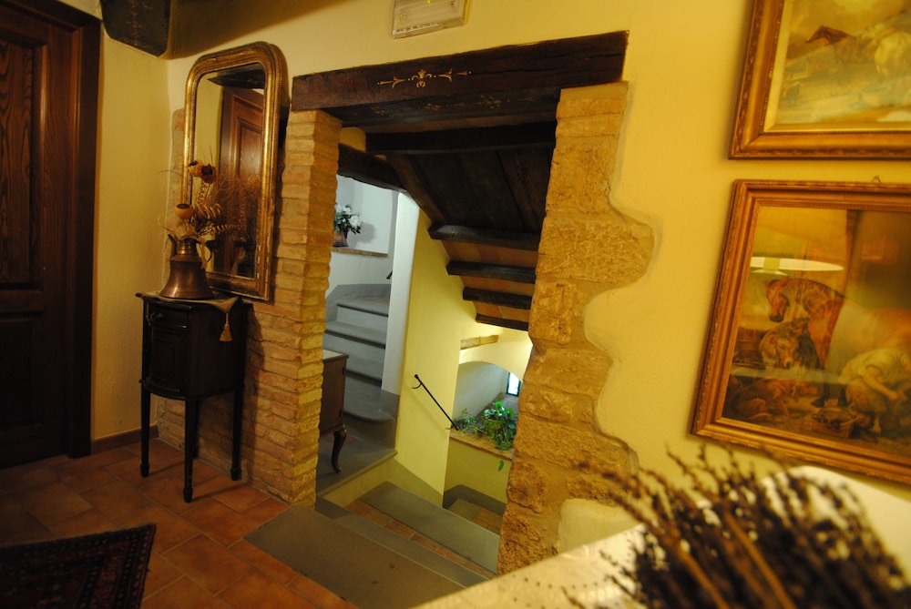 

Cagliari - Todi - Torre Sangiovanni Albergo e Ristorante da Rosary