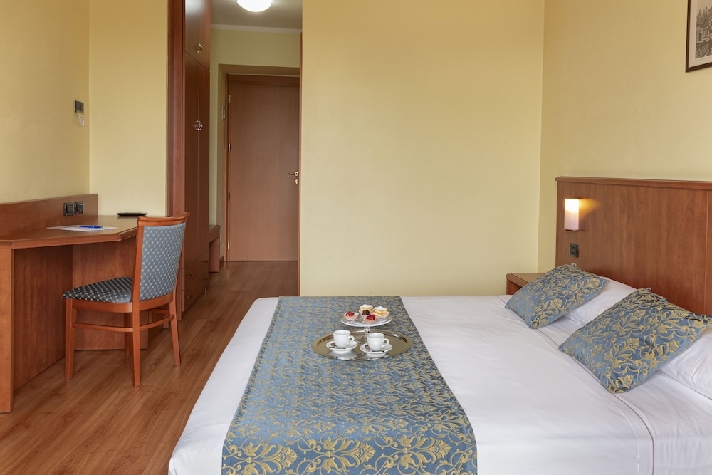 

Palermo - Verona - Hotel Postumia