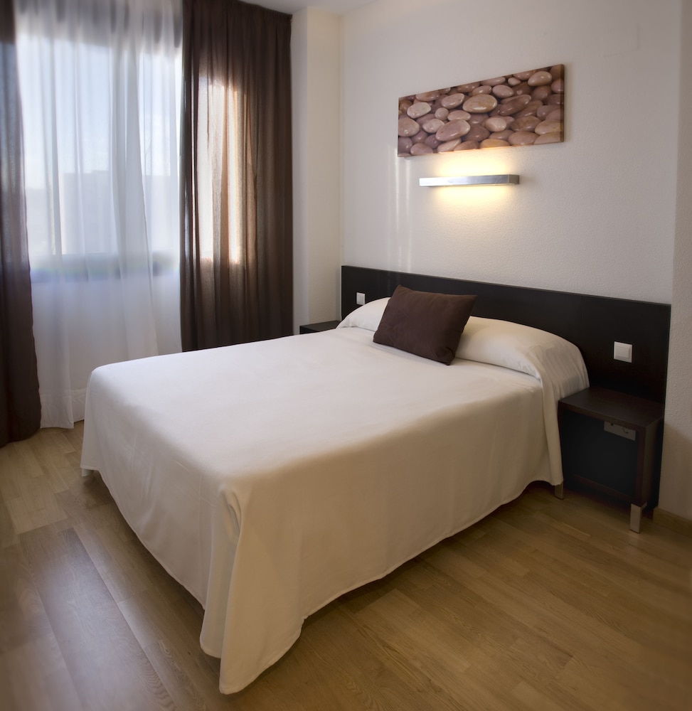 

Napoli - Aeroporto di Madrid - Compostela Suites Apartments