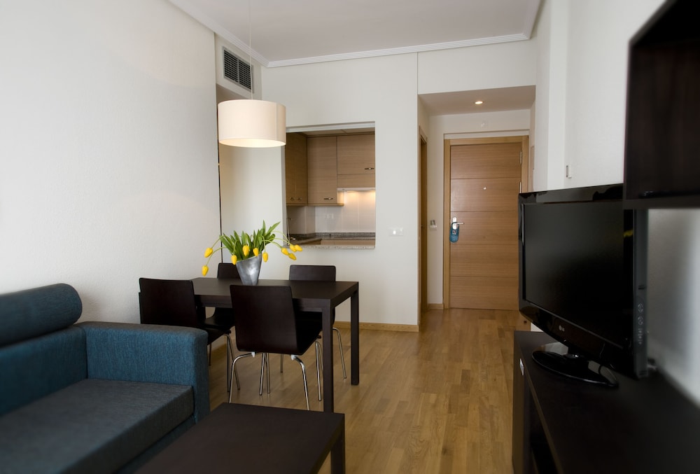 

Bologna - Coslada - Compostela Suites Apartments