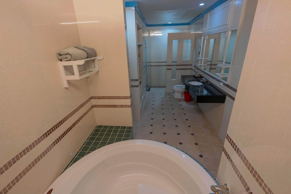 

Bologna - Klong Muang Beach - Ayodhaya Palace Beach Resort Krabi