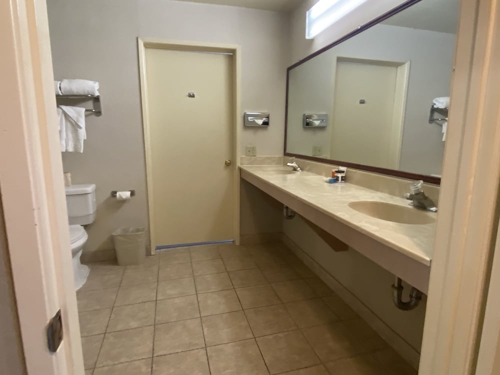 

Roma - Hollywood (CA) - Ramada By Wyndham Los Angeles/Wilshire Center