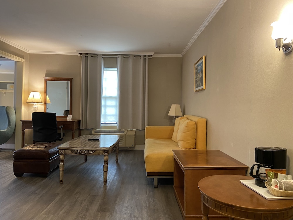 

Roma - Culver City - Ramada By Wyndham Los Angeles/Wilshire Center