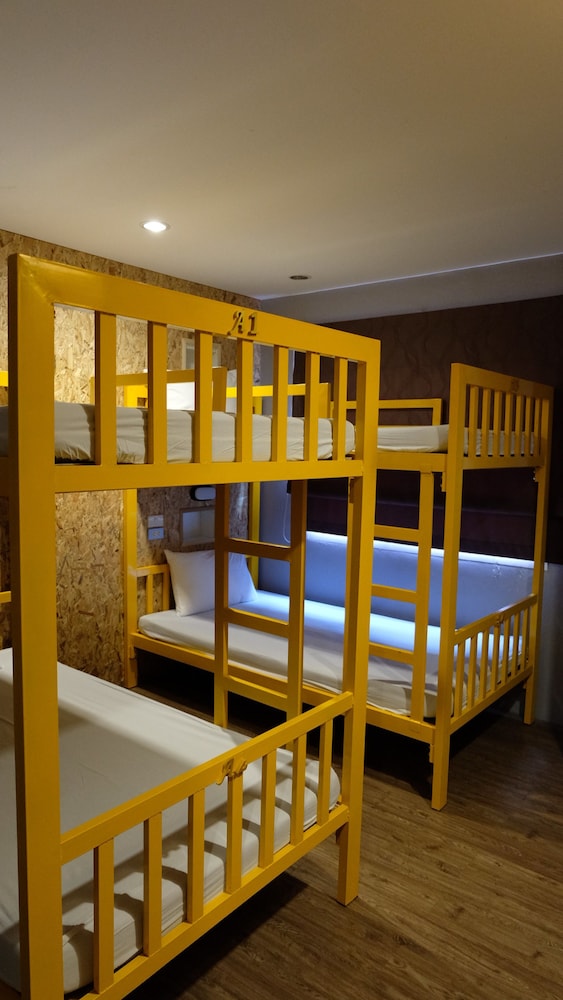 

Bologna - Patong Beach - The Frutta Boutique