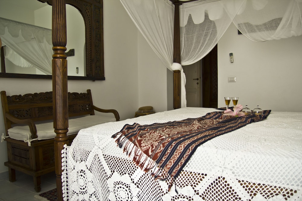 

Bologna - Panarea, Isole Eolie - Quartara Boutique Hotel