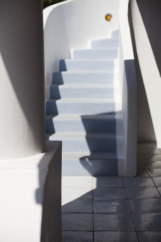 

Milano - Panarea, Isole Eolie - Quartara Boutique Hotel