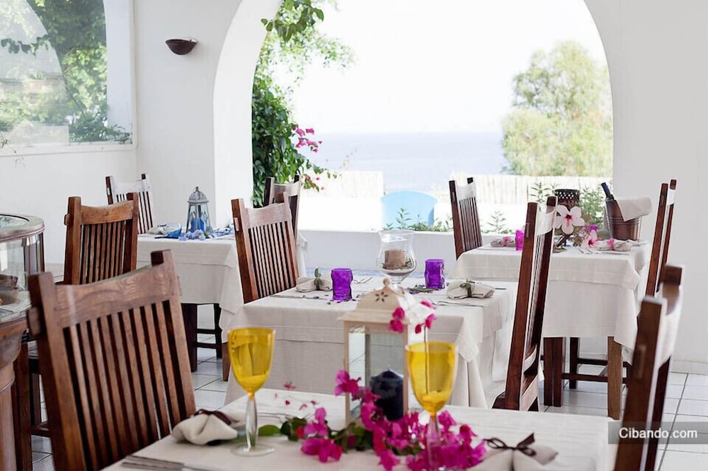 

Napoli - Panarea, Isole Eolie - Quartara Boutique Hotel