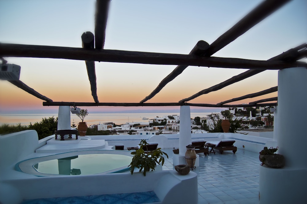 

Roma - Panarea, Isole Eolie - Quartara Boutique Hotel