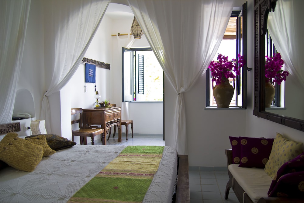 

Milano - Panarea, Isole Eolie - Quartara Boutique Hotel