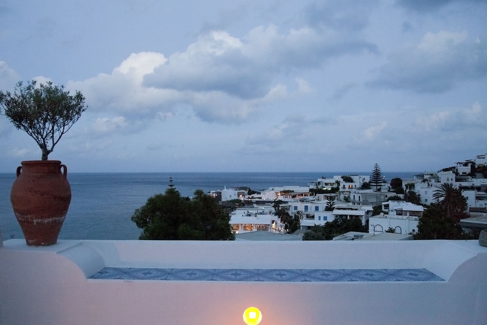 

Venezia - Panarea, Isole Eolie - Quartara Boutique Hotel