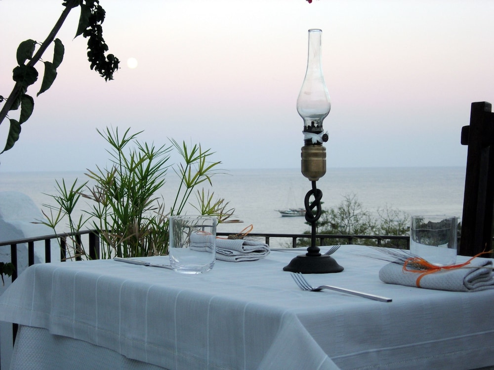 

Milano - Panarea, Isole Eolie - Quartara Boutique Hotel