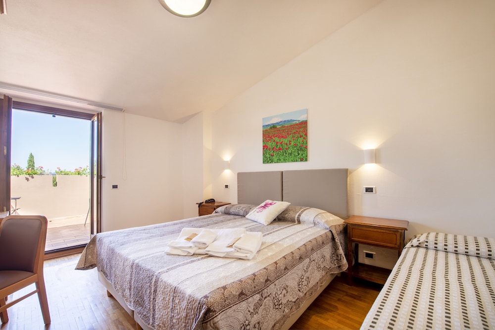 

Catania - Montalcino - Hotel Palazzuolo