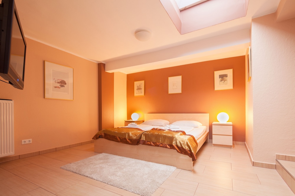 

Cagliari - Dusseldorf - Hotel Herzog