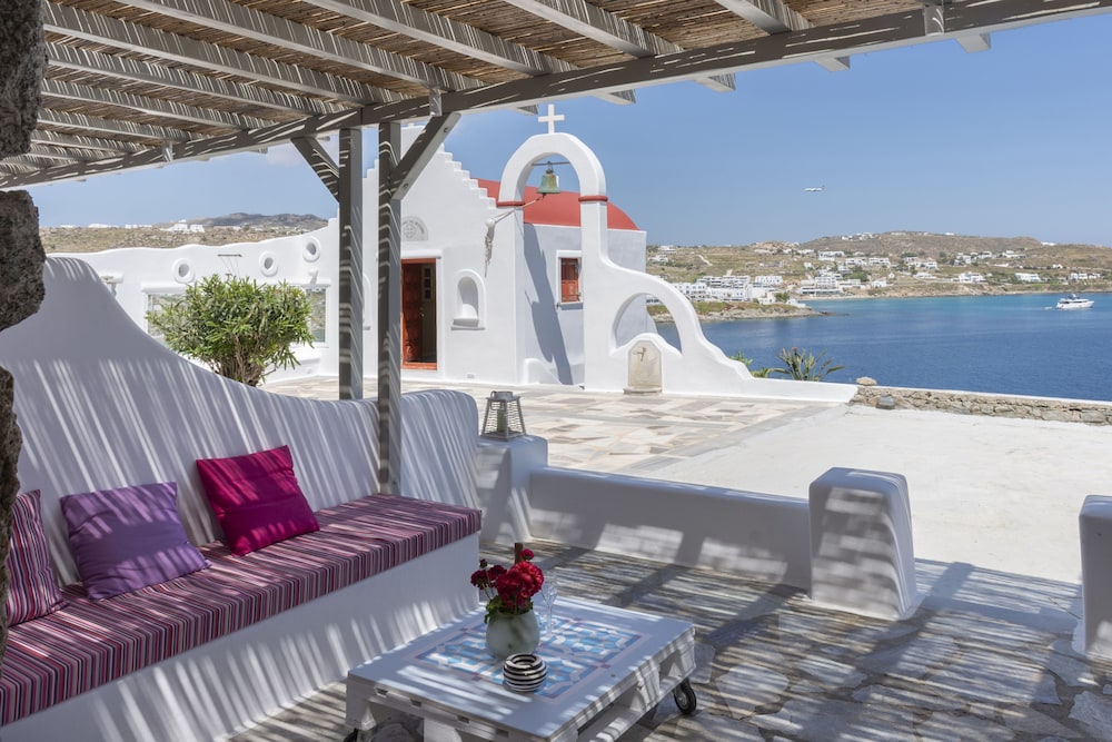 

Brindisi - Ftelia - Mykonos Azure