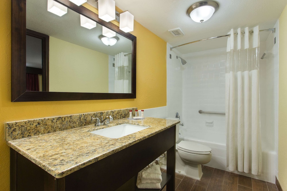 

Roma - Tampa - Ramada By Wyndham Tampa Airport Westshore