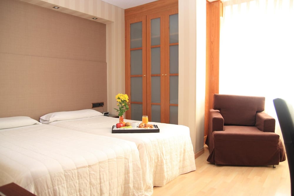 

Cagliari - Madrid - Hotel Villa de Barajas