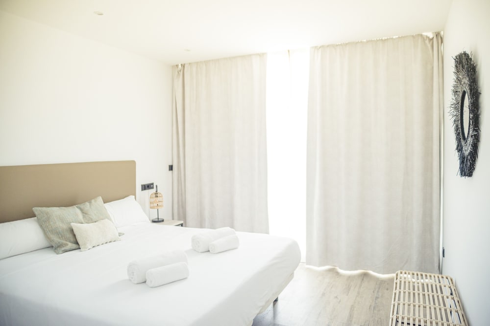 

Palermo - San Antonio de Portmany, Ibiza - Hotel Sa Clau by Mambo