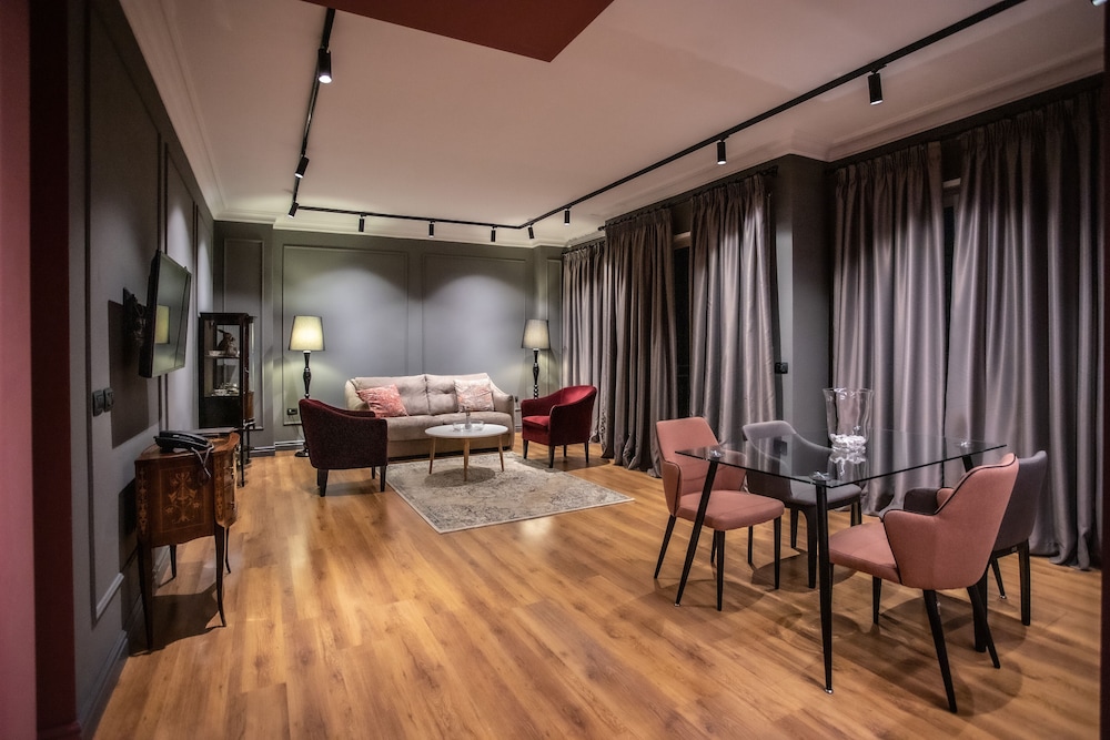 

Trieste - Tirana - Mondial Hotel