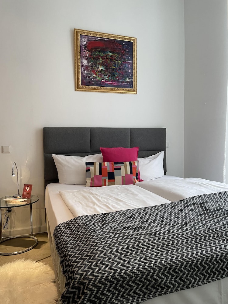 

Napoli - Wuppertal - Amical Hotel