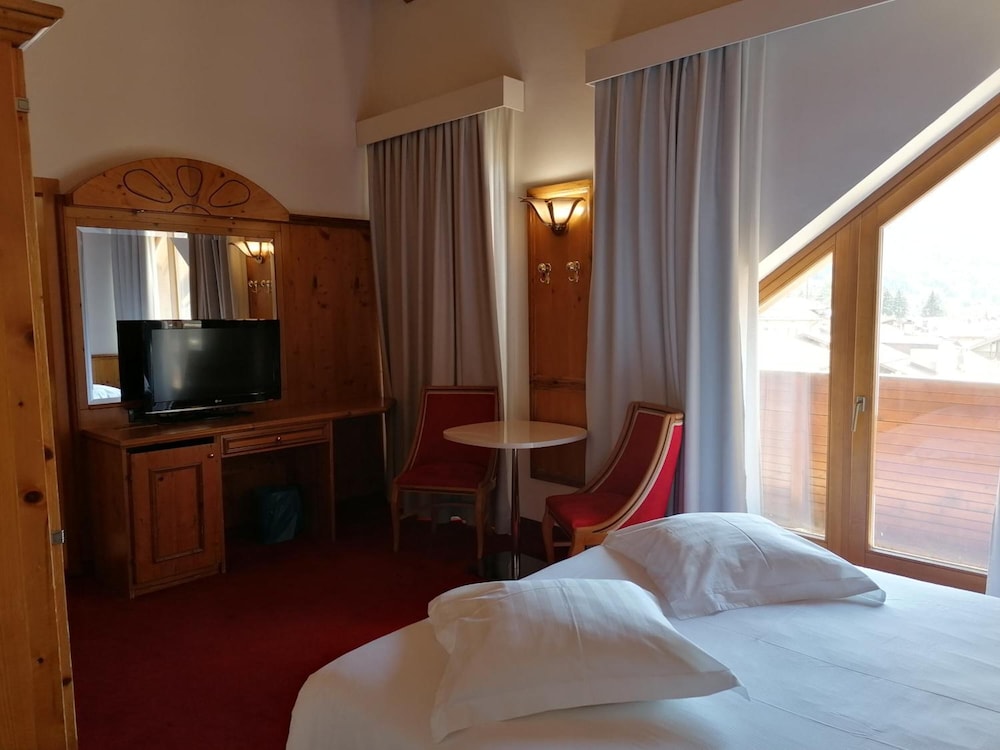 

Milano - Val di Sole, Montagna Italia - Olympic Palace