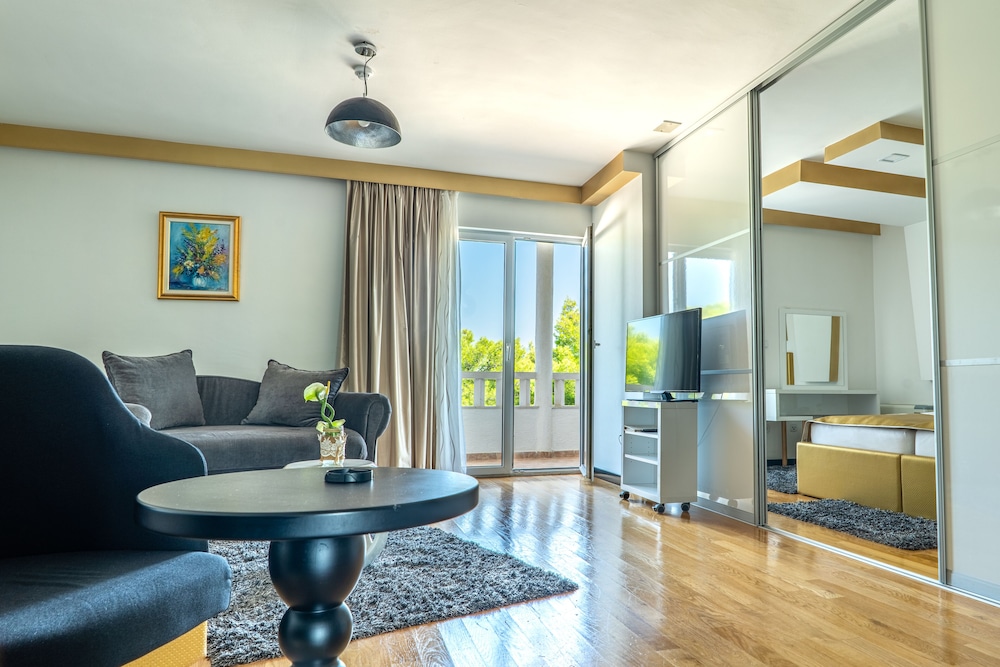 

Milano - Trogir - Hotel Sveti Kriz