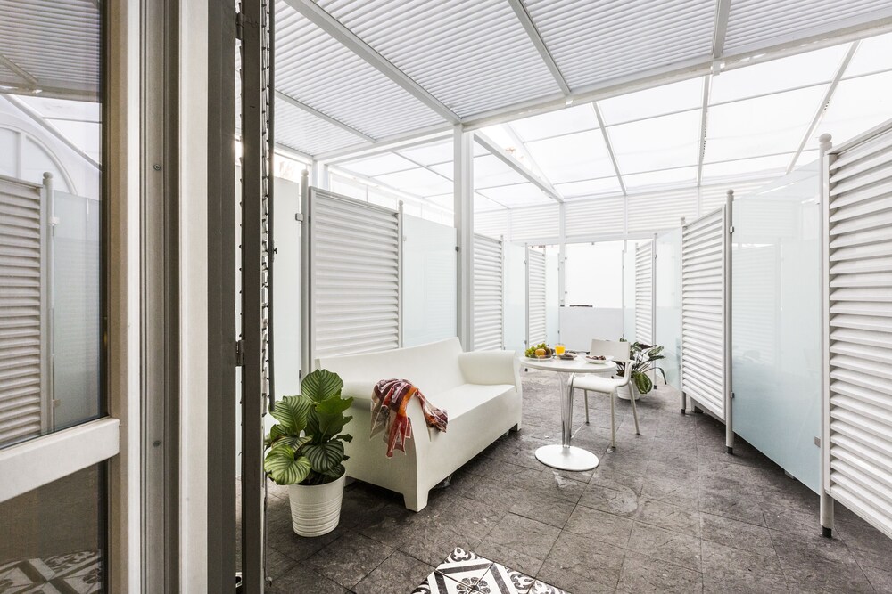 

Napoli - Mondello - Palermo In Suite Aparthotel