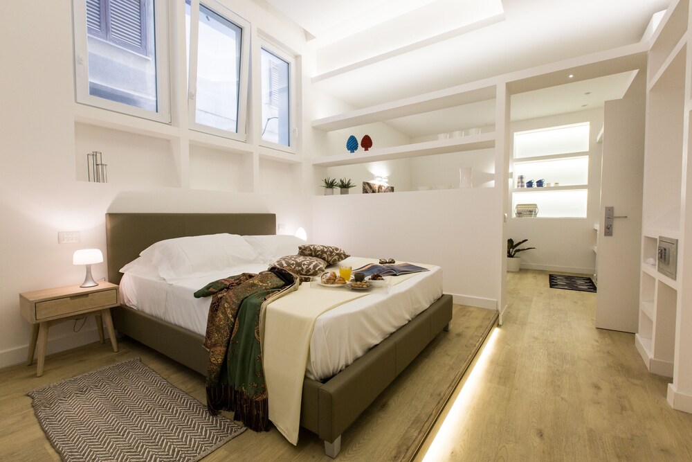 

Trieste - Mondello - Palermo In Suite Aparthotel