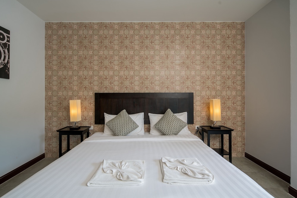 

Roma - Karon Beach - Amarin Hotel Patong
