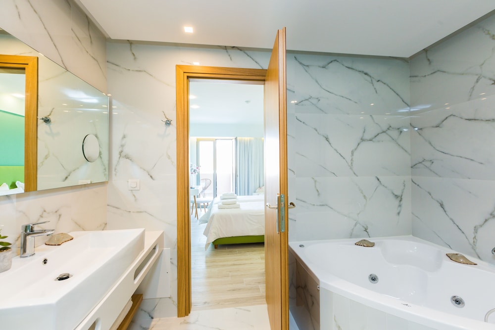 

Bari - Rethymno - Menta City Boutique Hotel