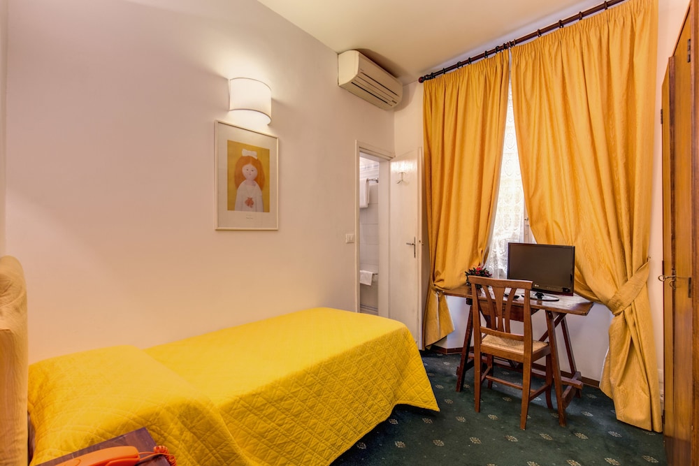 

Bari - Sesto Fiorentino - Hotel Rex