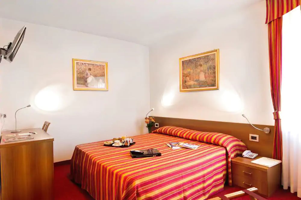 

Palermo - Grosotto - Hotel Sassella