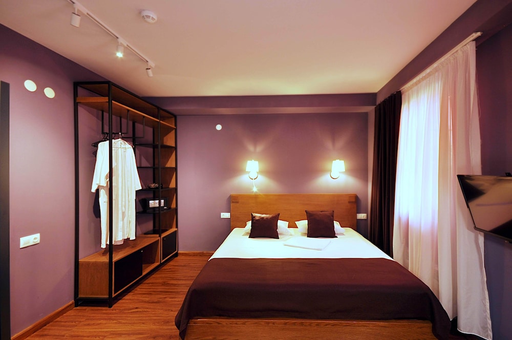 

Verona - Tbilisi - Elle Boutique Hotel