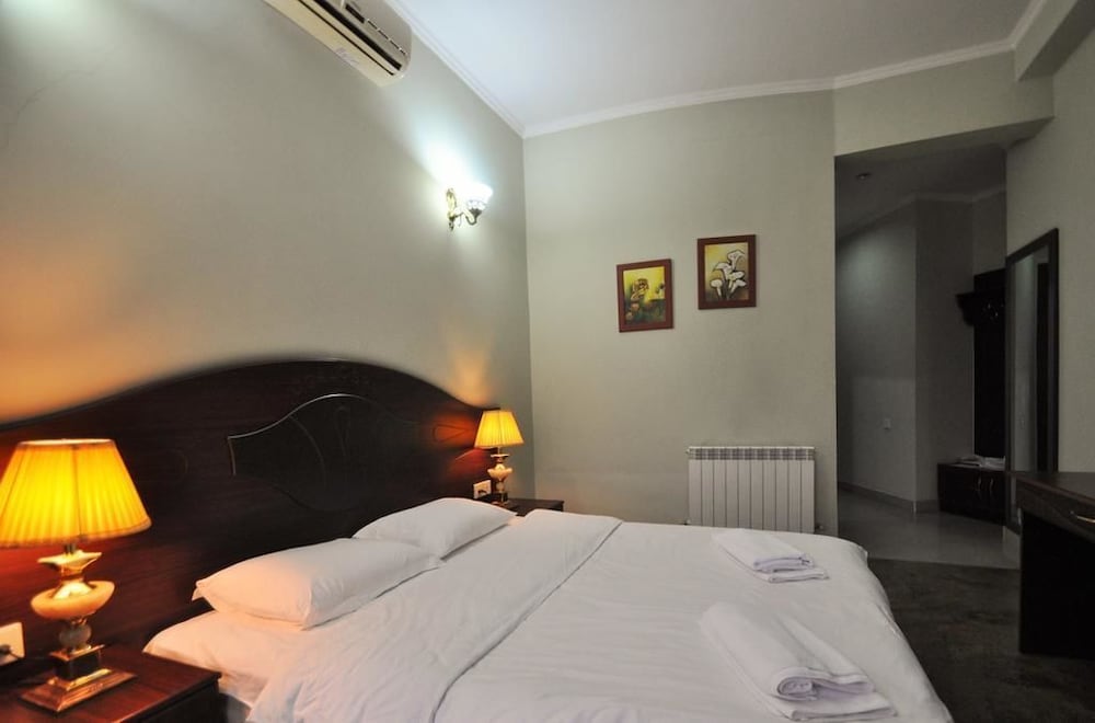 

Milano - Batumi - Hotel O. Galogre