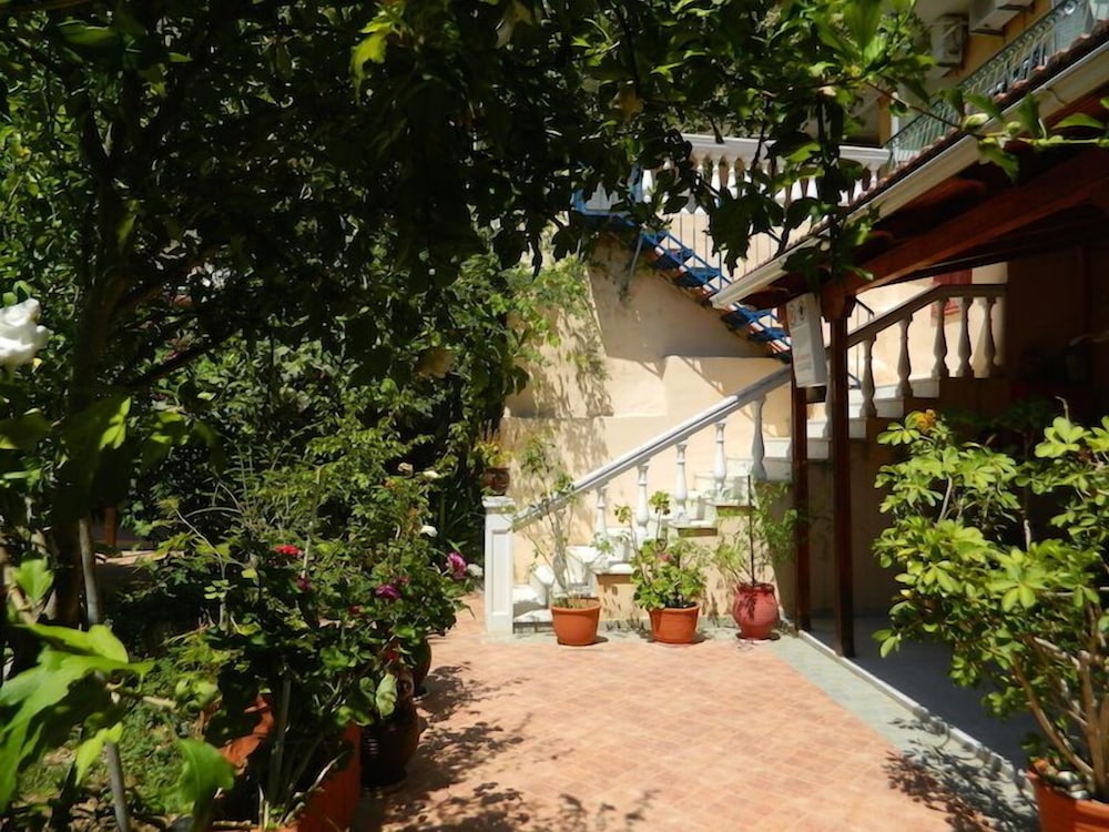 

Napoli - Sami - Logara's Apartments